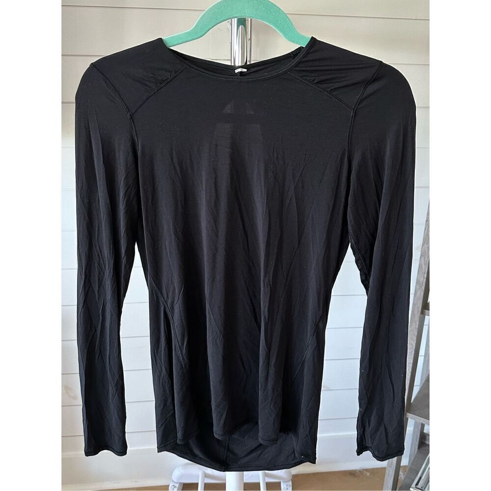 Women’s black cutout back long sleeve yoga‎ top EUC small